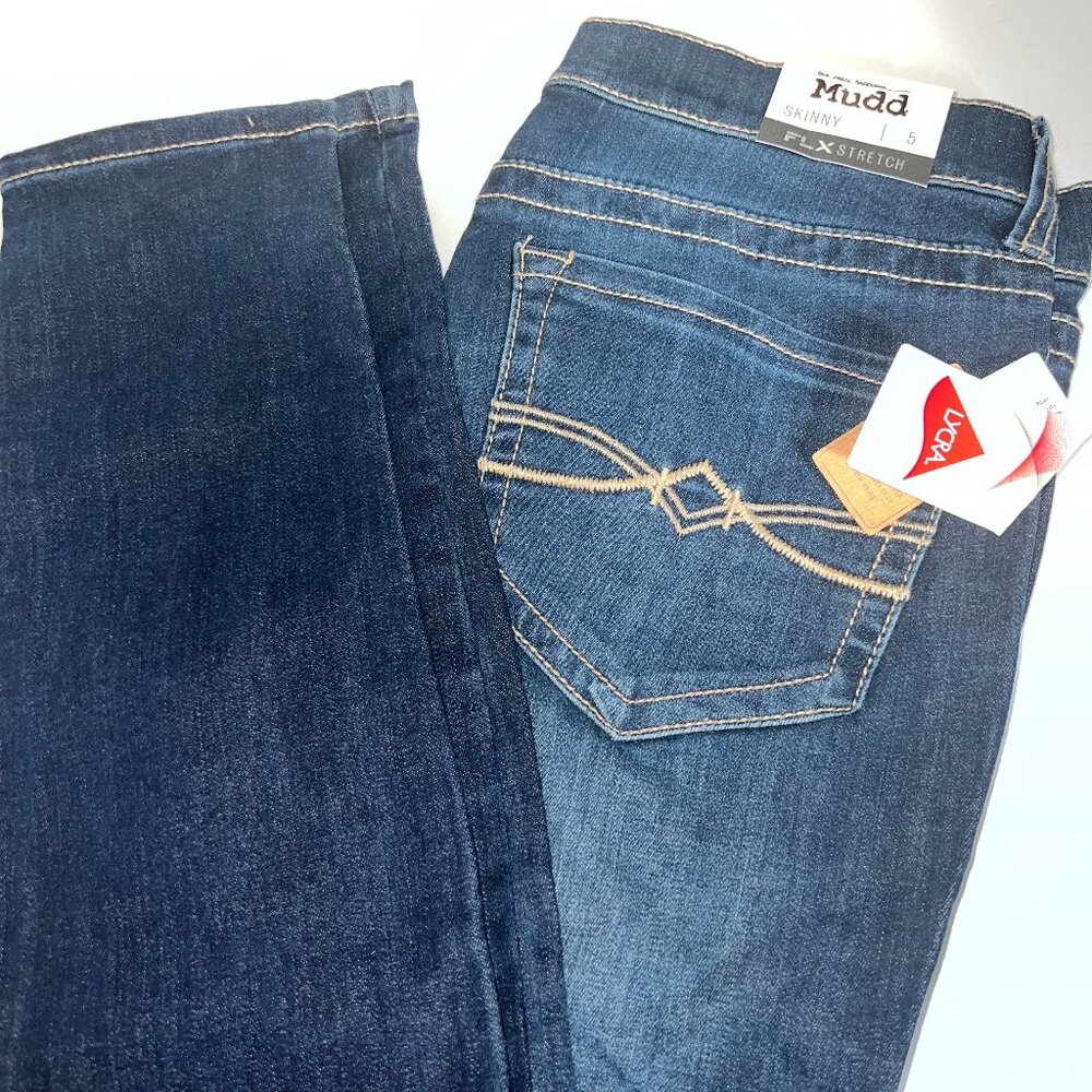 ***BRAND NEW*** Juniors Size 5 Dark Wash Skinny Jeans